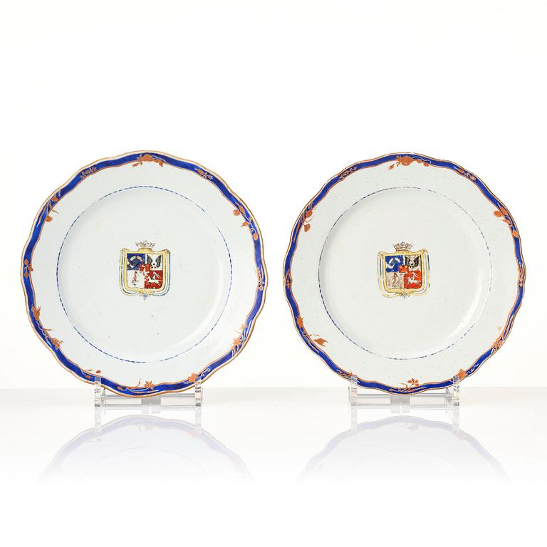 A set of 8 Chinese Export armorial dinner plates, Qing dynasty, 1790's.