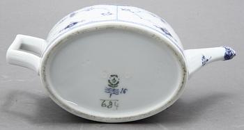 SERVISDELAR, 53 st, porslin, "Musselmalet", Kungl Dansk.