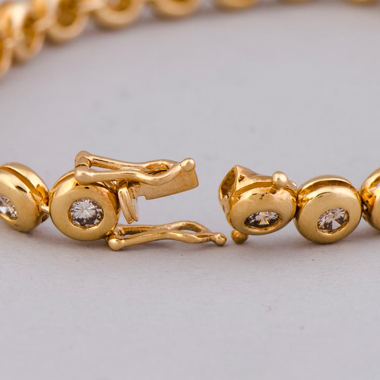 A BRACELET, brilliant cut diamonds, 14K gold.