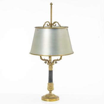 Einar Bäckströms Metallvarufabrik, bordslampa, modell 5412, sk. "Bouillottelampa", 1900-talets andra hälft.