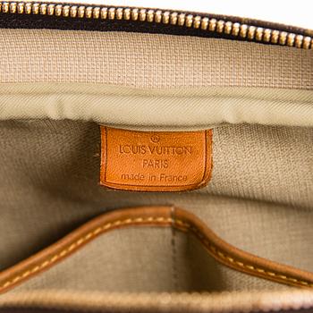 Louis Vuitton, a Monogram Canvas 'Deauville' bag.