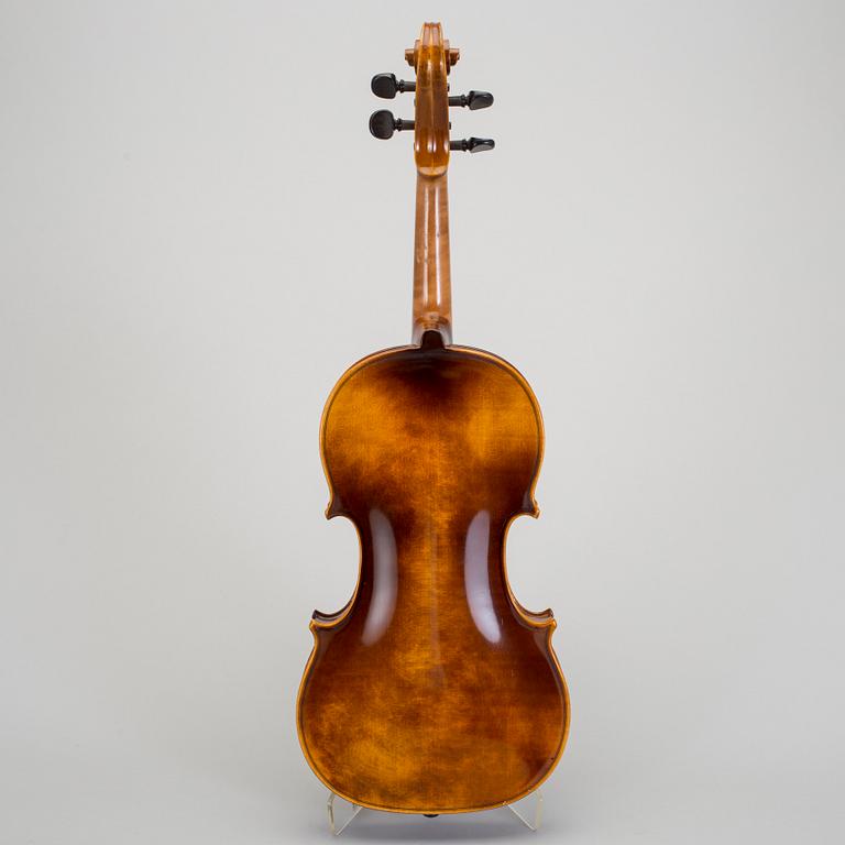 FIOL/VIOLIN, Karl Höfner samt STRÅKE, T.Sugito, 1900-talets fjärde kvartal.