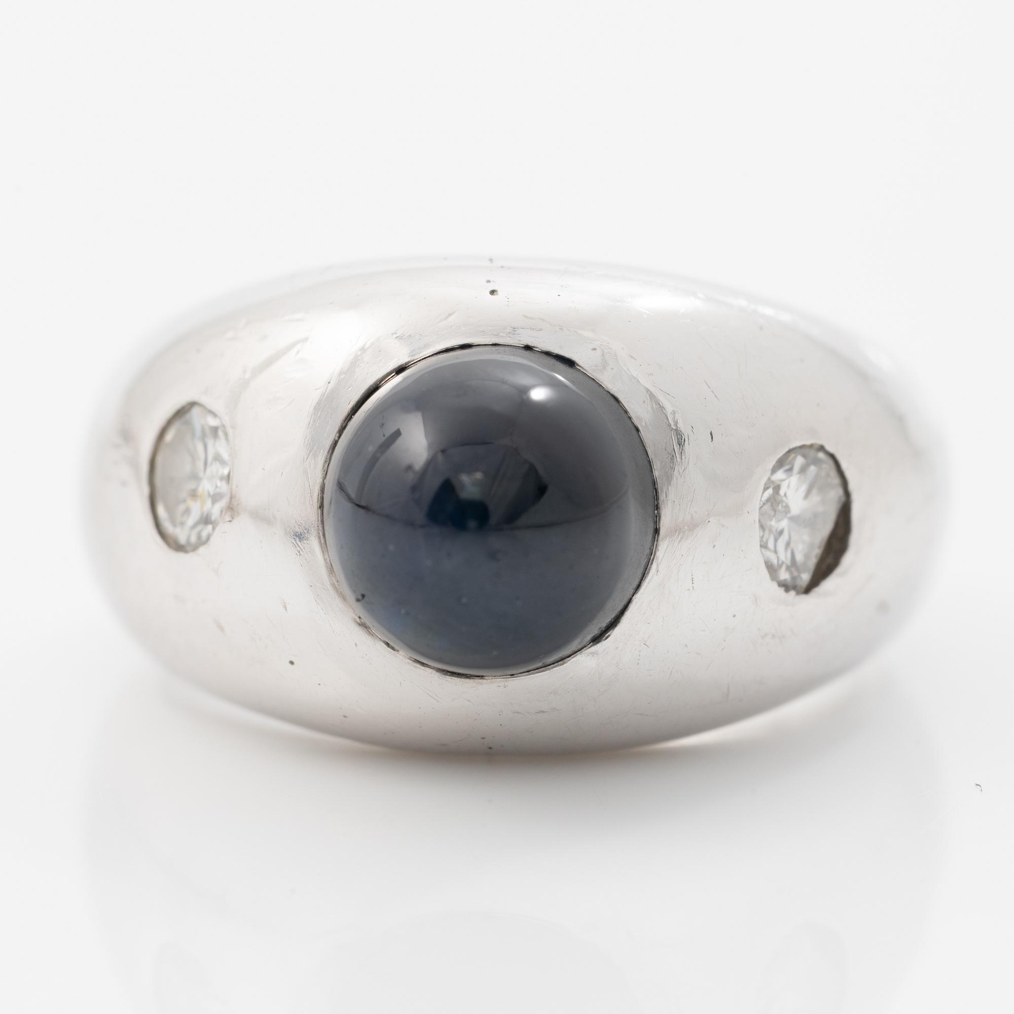 Ring, 18K white gold, set with brilliant-cut diamonds and a cabochon-cut sapphire.