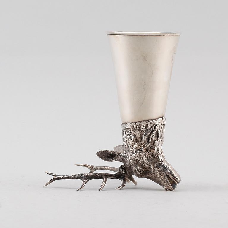 JAKTBÄGARE, silver, Tyskland, 1900-talets första hälft. Vikt ca 367 g.