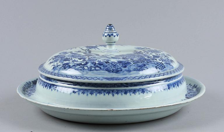 TERRIN med LOCK, porslin. Qing dynastin, Qianlong (1736-95).