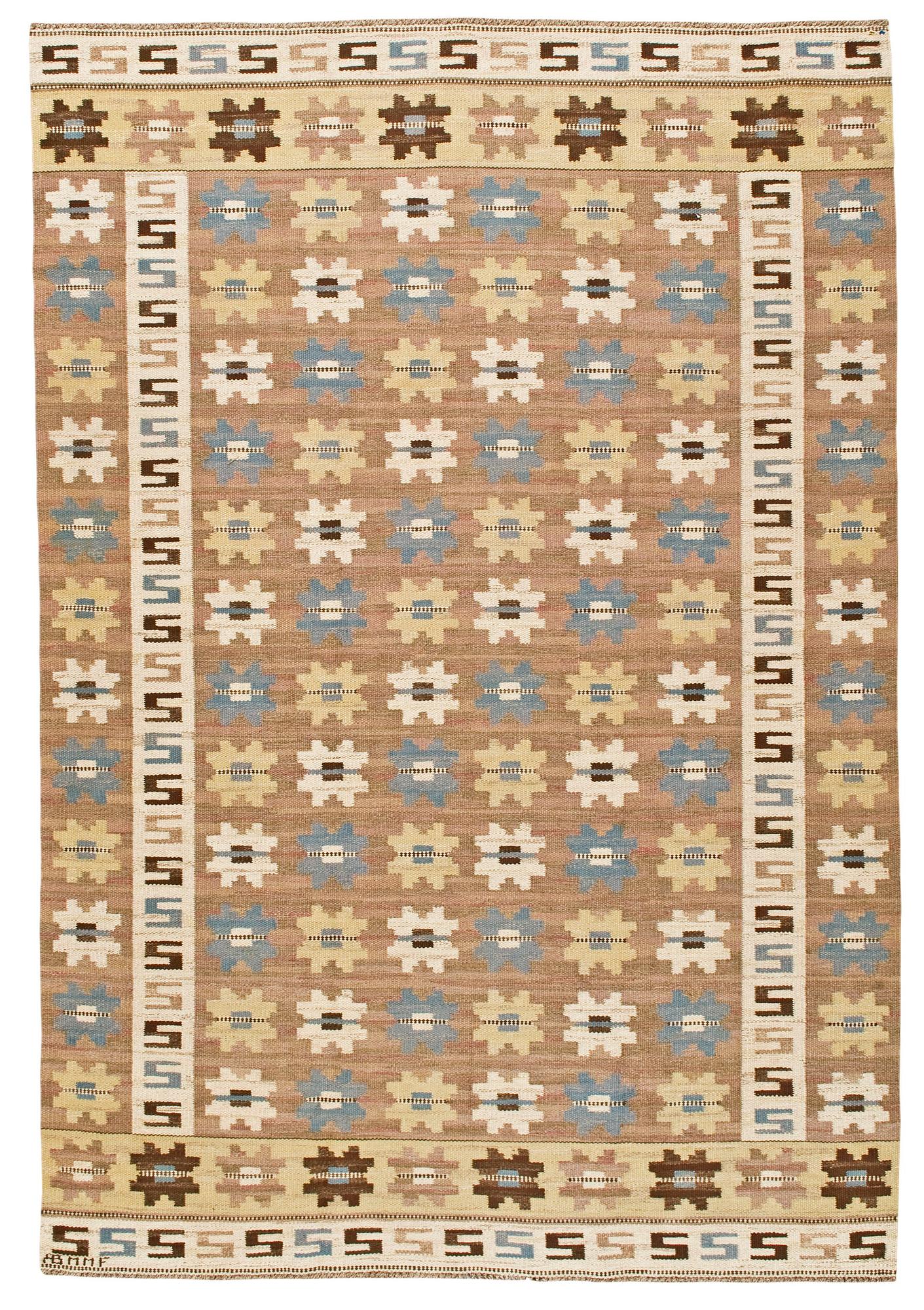 MATTA. "Kryptans Matta" ("Sipporna"). Rölakan. 294 x 202 cm. Signerad AB MMF (AB Märta Måås-Fjetterström).