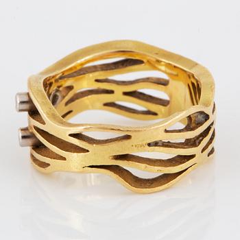 LAPPONIA, Ring "Diamond flow", 18K guld med briljantslipade diamanter.
