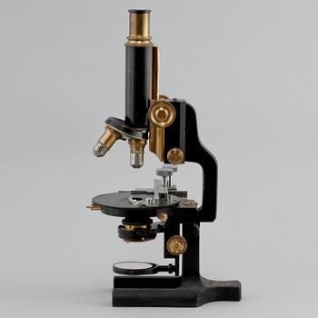 MIKROSKOP, R Winkel, Göttingen, Tyskland, 1900-talets andra hälft.