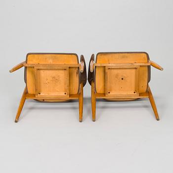 A pair of 1950s chairs.