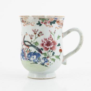 Mugg, porslin, Kina, Qingdynastin, Qianlong (1736-95).