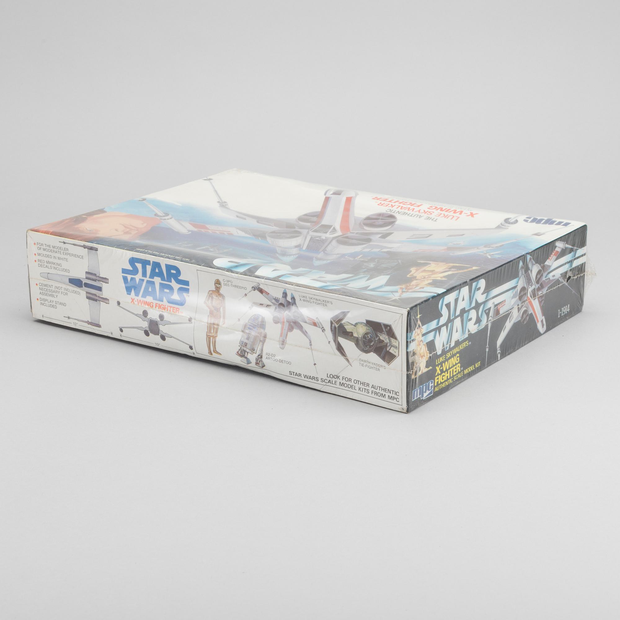 STAR WARS,two  authentic scale model kit, Darth Vader Tie Fighter och Luke Skywalker X-ving Fighther, 1977.