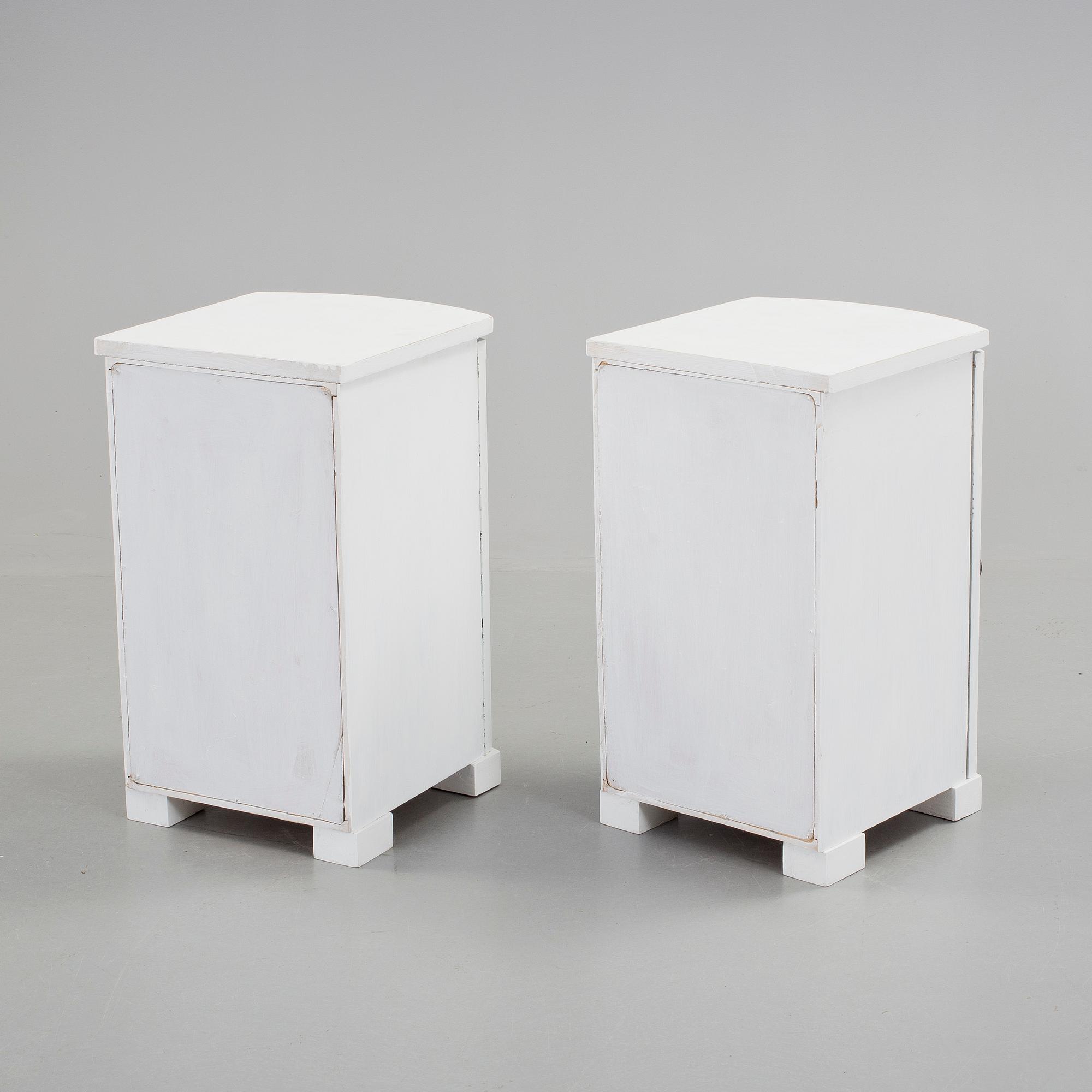 SÄNGBORD, ett par, kring 1900-talets mitt.