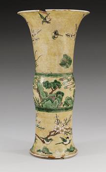 A famille jeune bisquit vase, Qing dynasty, Kangxi (1662-1722).