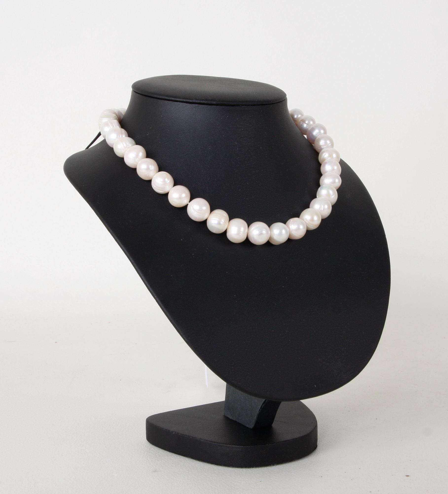 PÄRLCOLLIER, Kinesiska sötvattenspärlor.