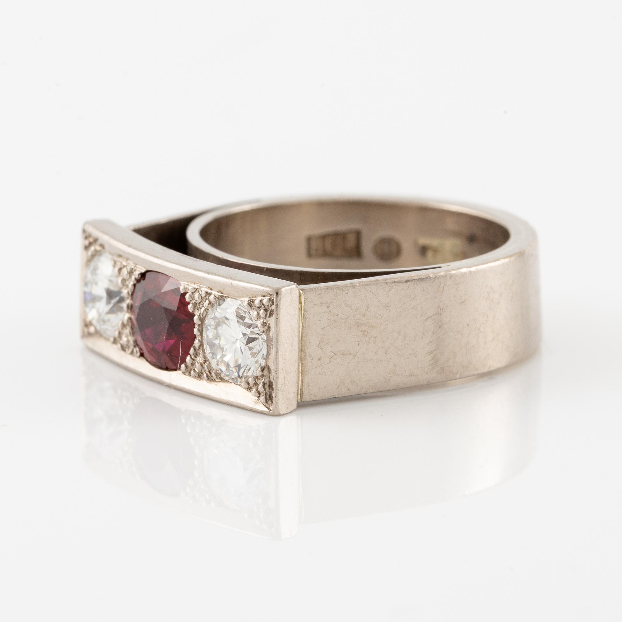 Bengt Liljedahl ring 18K white gold two round brilliant-cut diamonds.