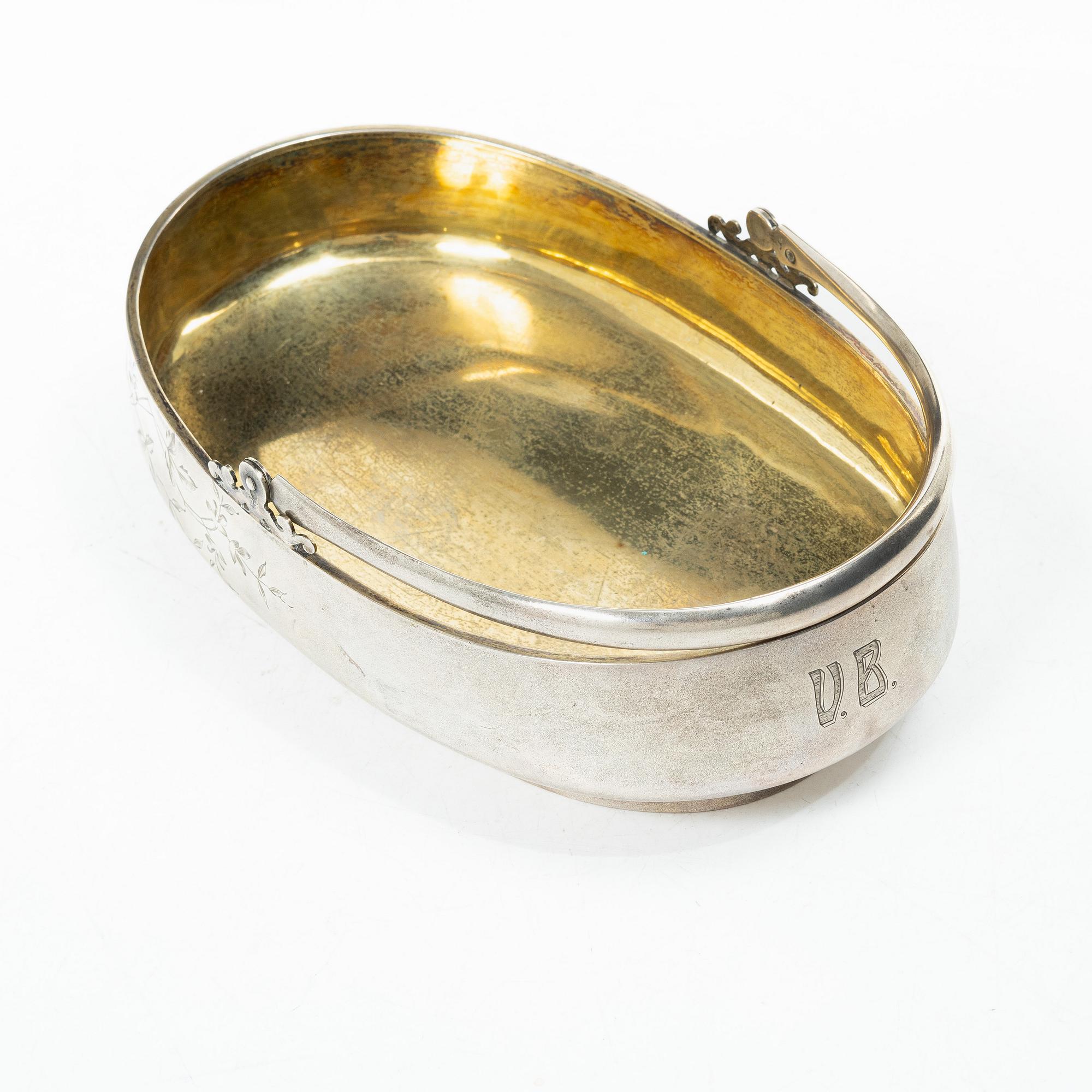 A Russian parcel gilt silver bread basket, mark of Victor Fink, Moscow, active 1897–1917.