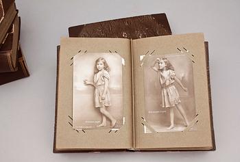 VYKORTSALBUM, 5st med 500 vykort, "Vårt Kungahus", mest Sverige 1910-20-tal.