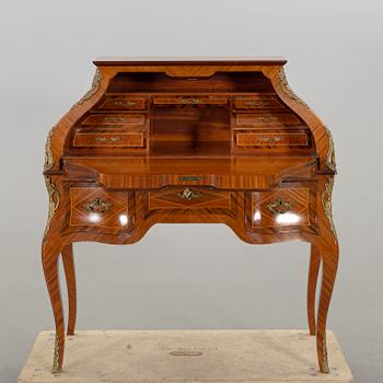 SEKRETÄR. Rokoko-stil, 1900-talets mitt.