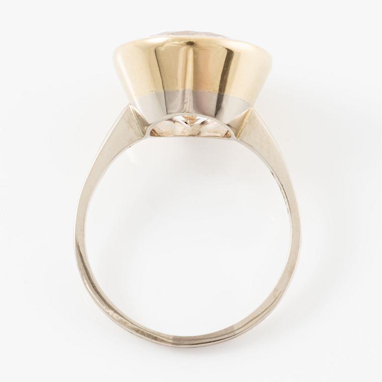 Ring, 18K gold with oval morganite 6.99 ct.