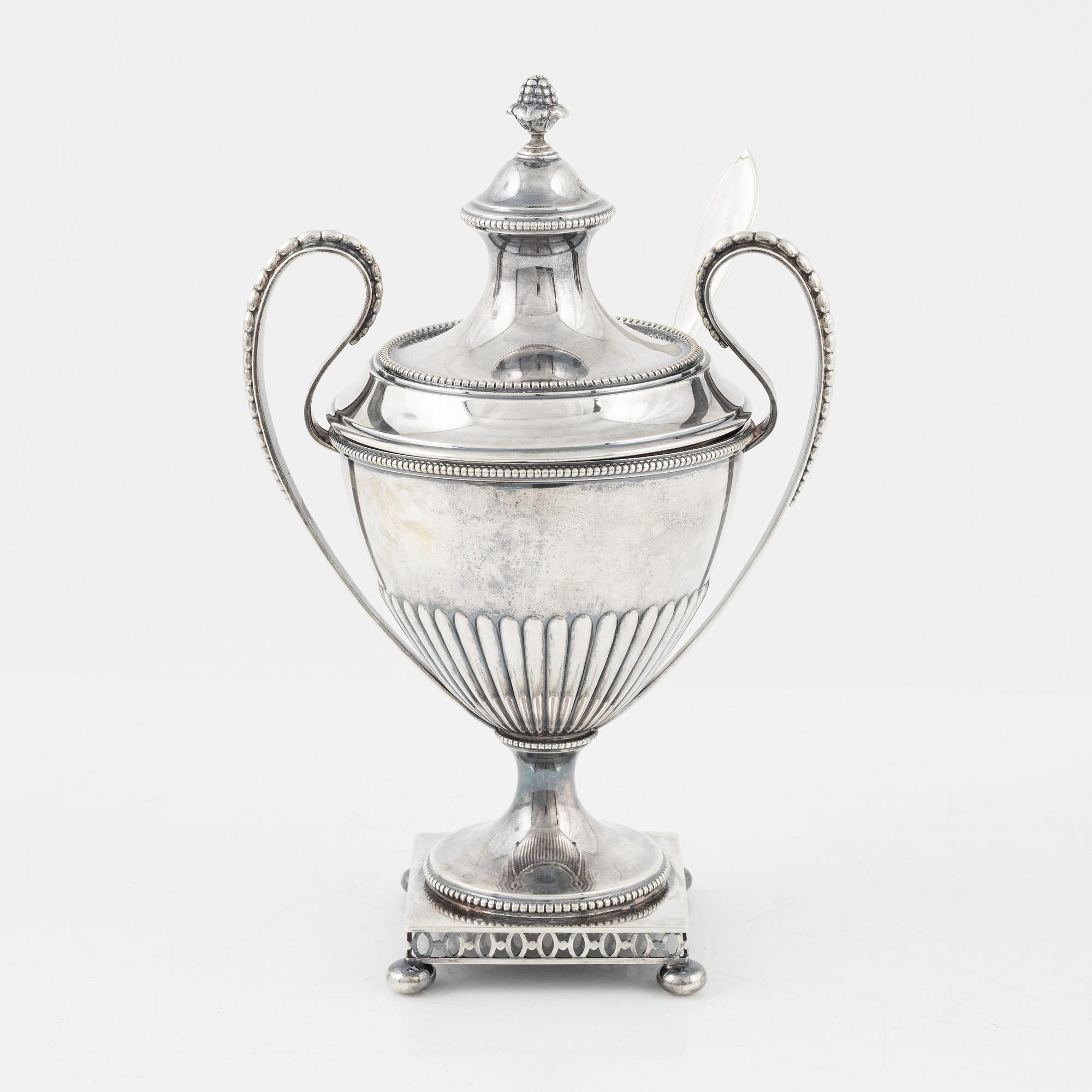 Sockerskål, silver, Gustaviansk stil, K. Andersson, Stockholm 1898.