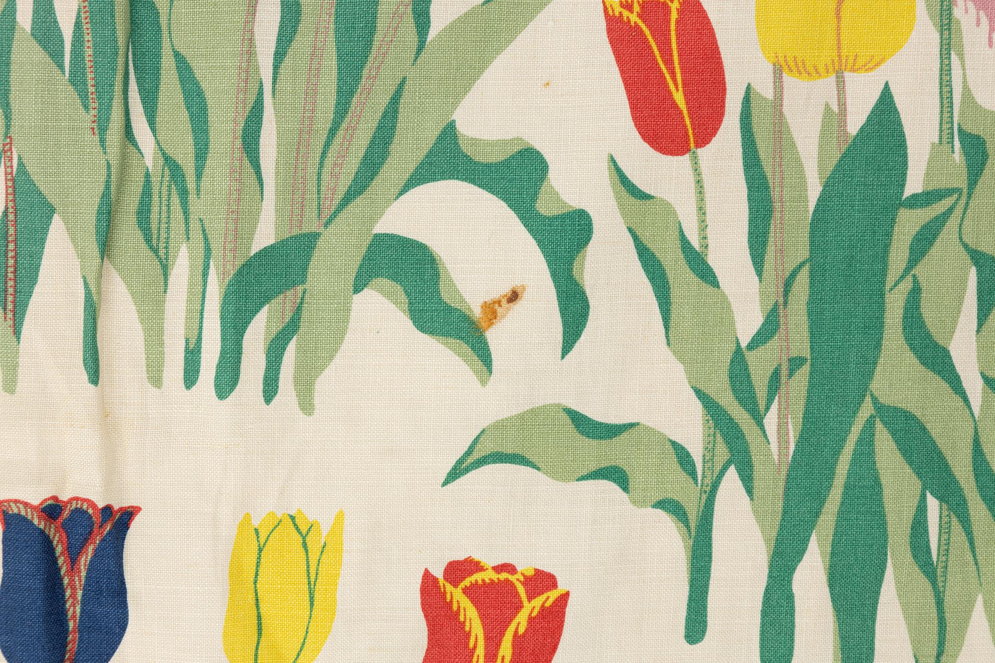 Josef Frank, gardiner, ett par, samt gardinkappor, 3 st, "Tulpan", Svenskt Tenn.