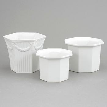 YTTERFODER, porslin, "Oktavius", 2 st, samt "EMPIRE", Karin Björquist, Gustavsberg.