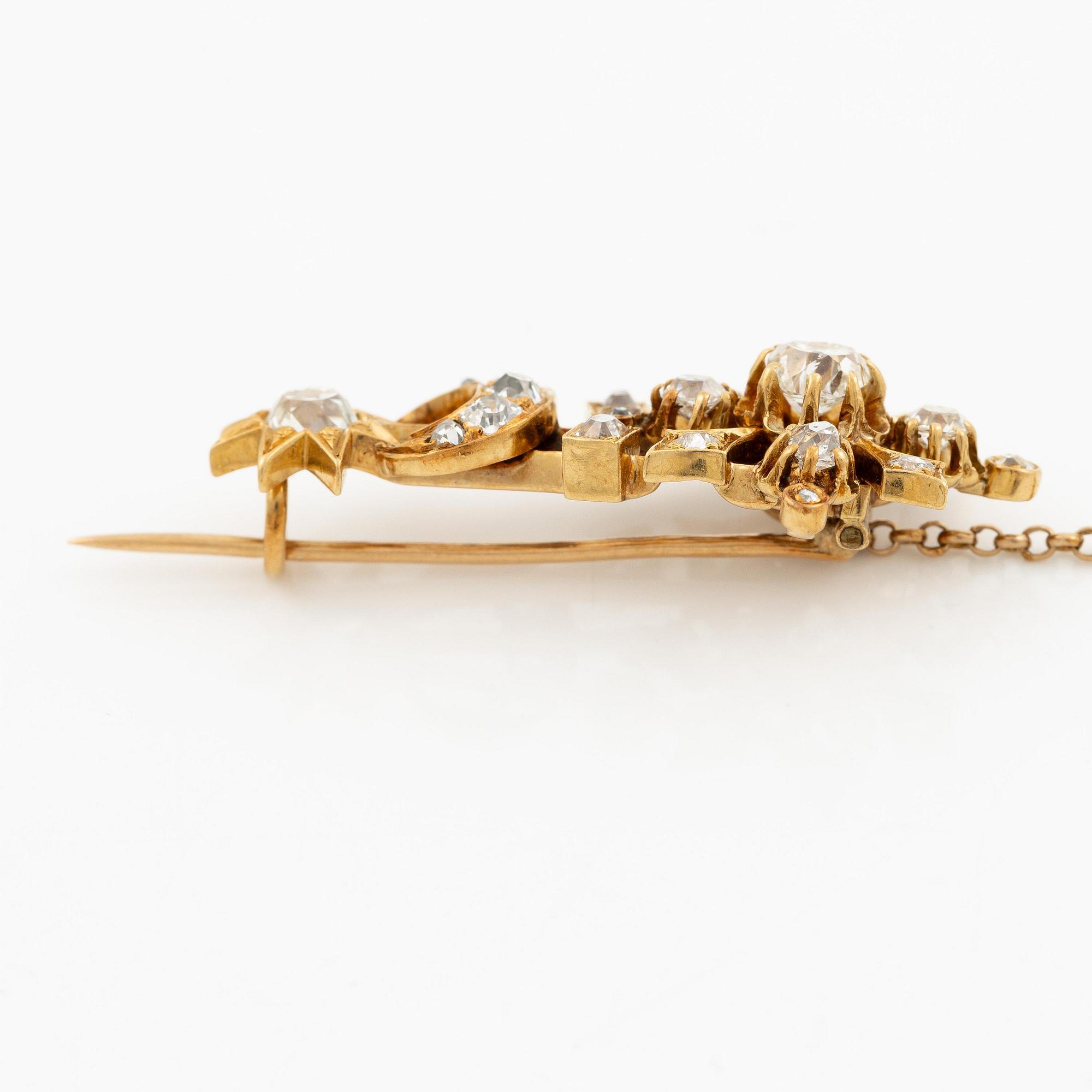 A brooch in gold with old-cut diamonds, in the form of a flower, ca turn of the 20th century.