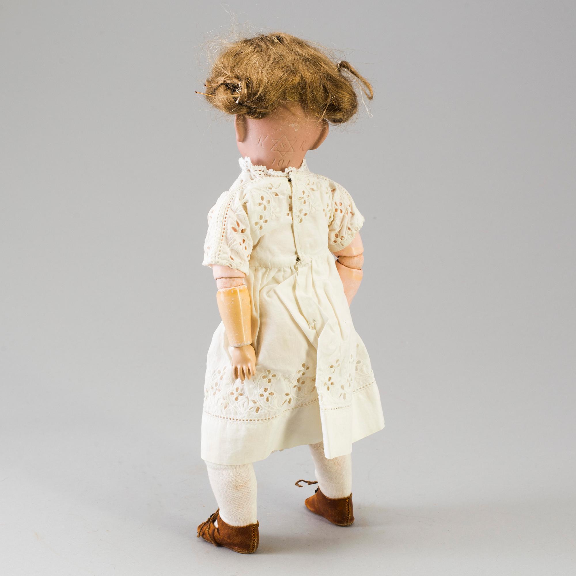 A bisque head doll 101 "Marie" by Kämmer & Reinhardt, ca 1909.
