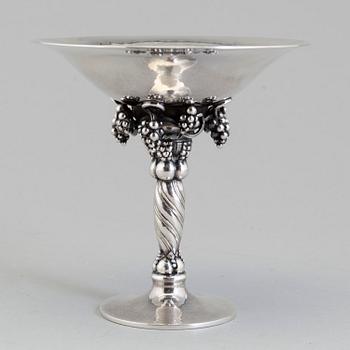 GEORG JENSEN, skål på fot, sterlingsilver, Köpenhamn, design nr 263. Efter 1945. Vikt ca 275 gram.