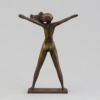 A bronze sculpture by Stig Blomberg.