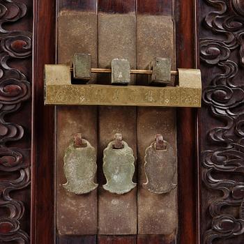A large Imperial Hongmu compound cabinet, Qingdynasty, 19th century.
