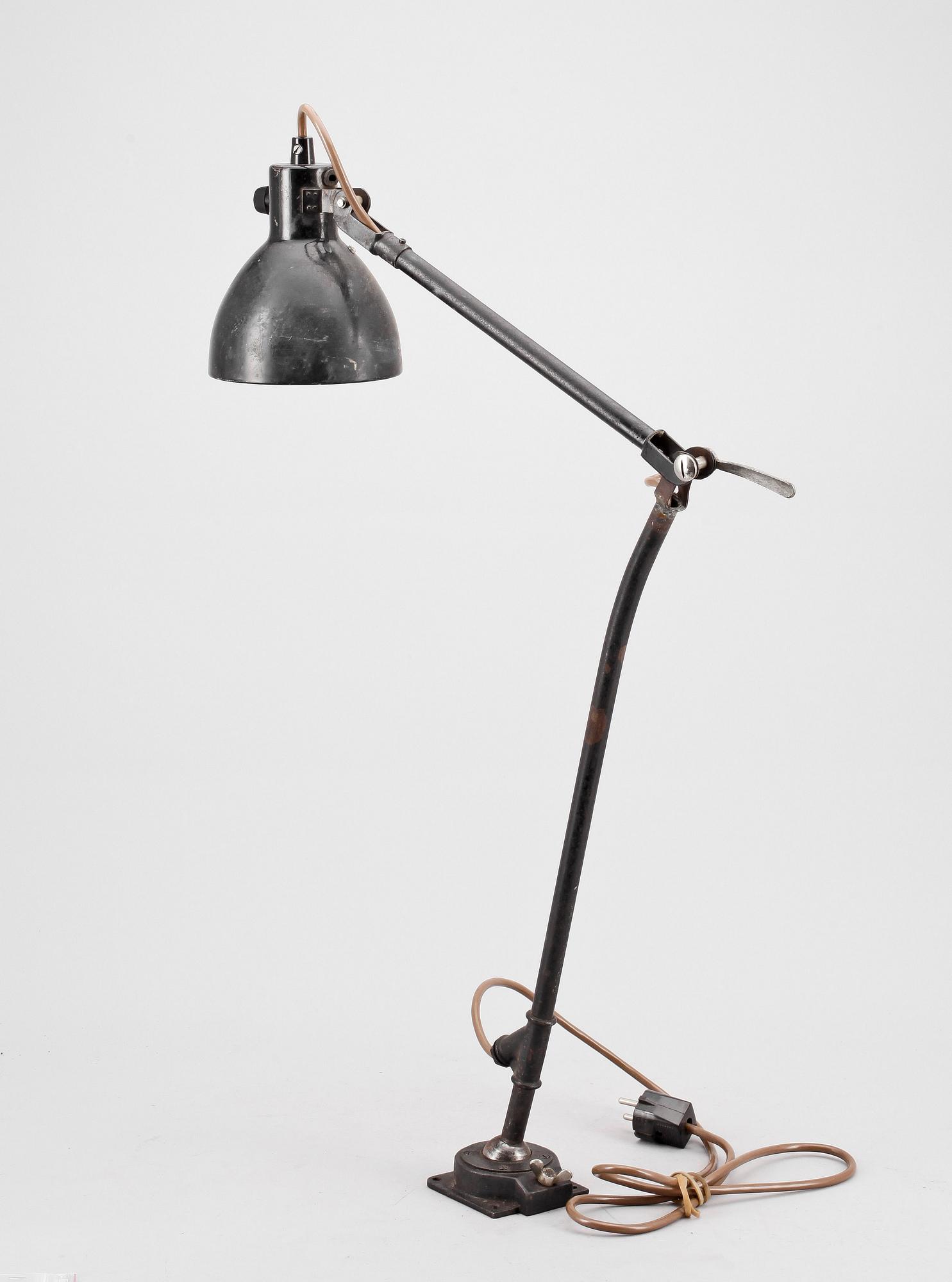 BORDSLAMPA, industri, 1900-talets första hälft.