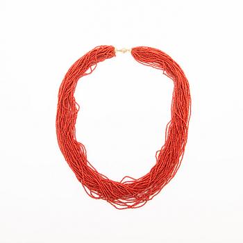 Necklace, with coral and clasp in 18K gold.