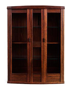 638. A Mats David Gahrn show case cabinet.