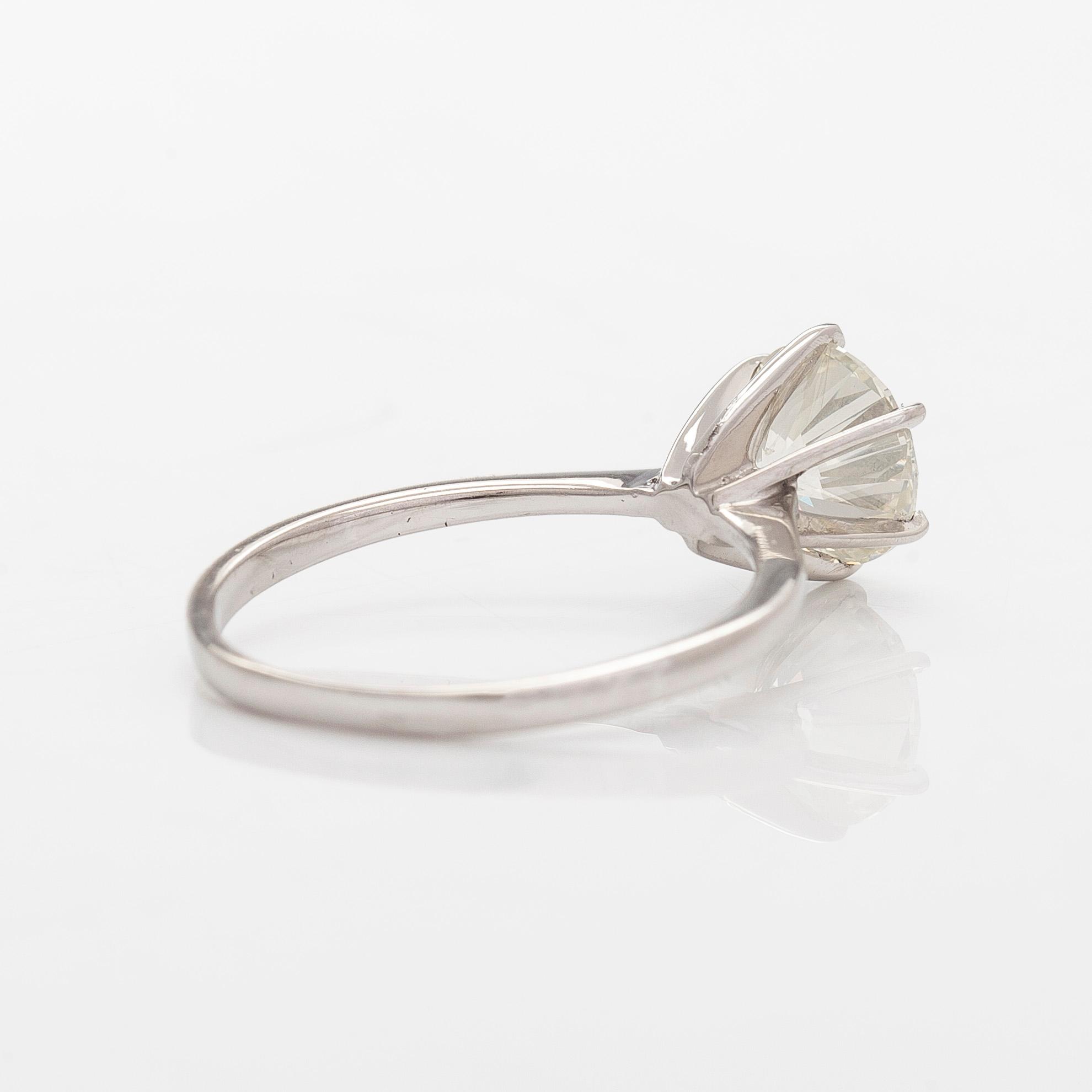 Sormus, 14K valkokultaa, ja briljanttihiottu timantti.