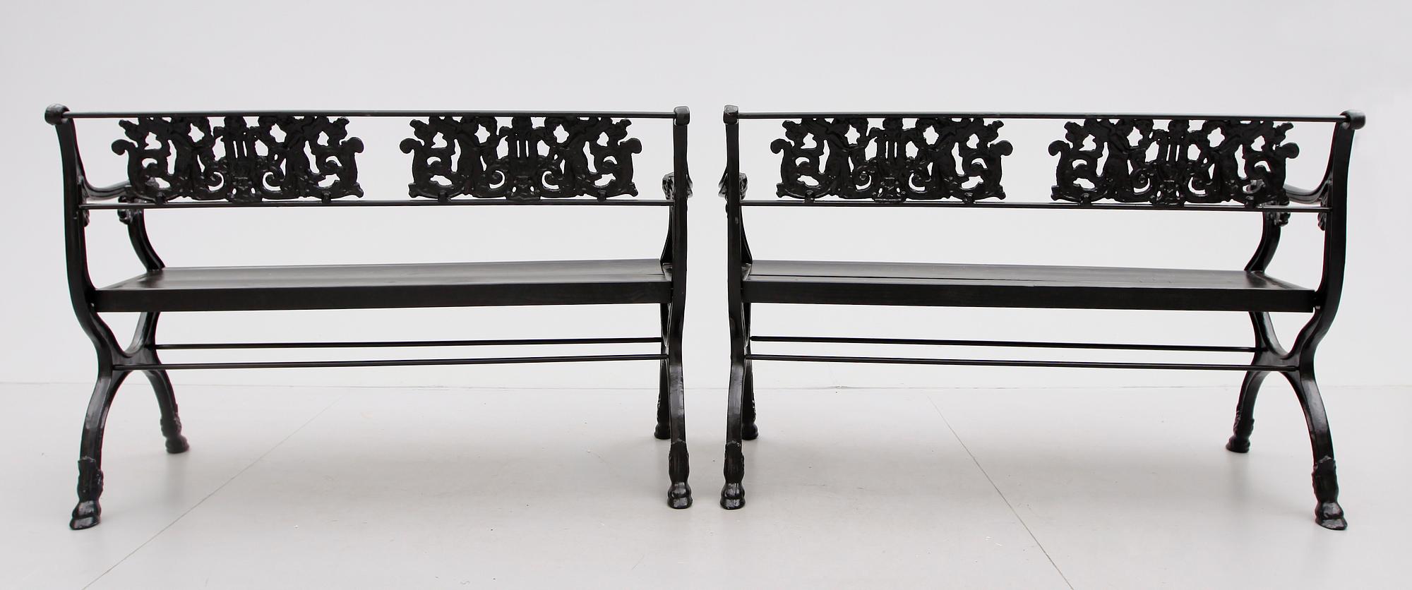 PARKSOFFOR, 1 par, gjutjärn, efter Karl Friedrich Schinkel, samtida.