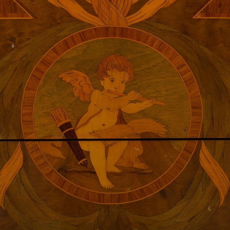 BYRÅ, gustaviansk stil, 1900-talets första kvartal.