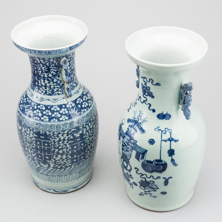 TWO CHINESE LATE QING VASES.