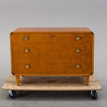 A 1940s chest of drawers.