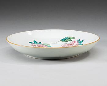 A famille rose dish, Qing dynasty, Yongzheng (1723-35).