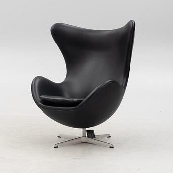 Arne Jacobsen, fåtölj, "Ägget", Fritz Hansen, Danmark, 2021.