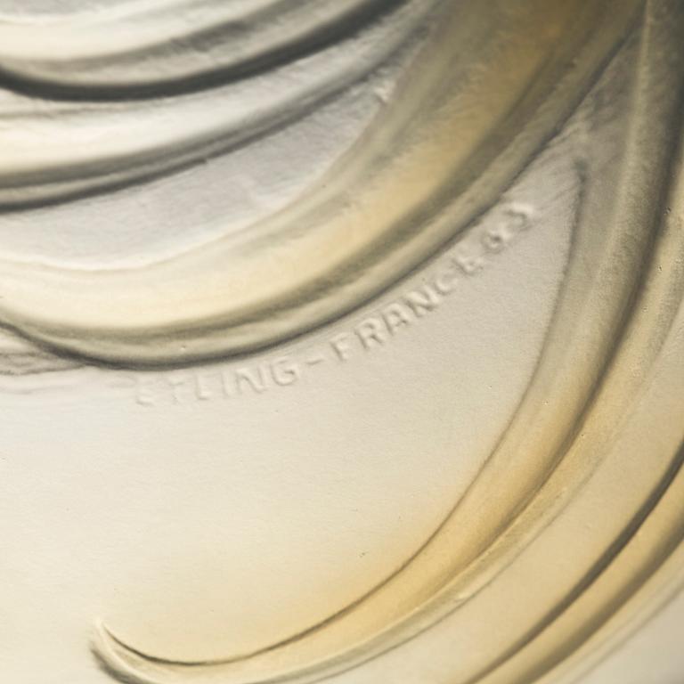 A FRENCH GLASS BOWL BY ETLING, from the first half of the 20th century.