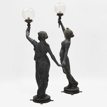 A pair of lamps, 20th Century.