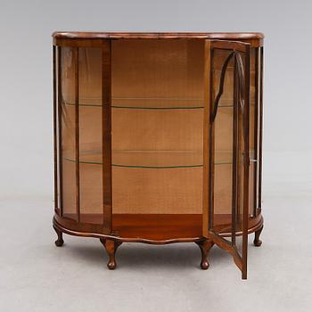 VITRINSKÅP, England, 1900-talets första hälft.