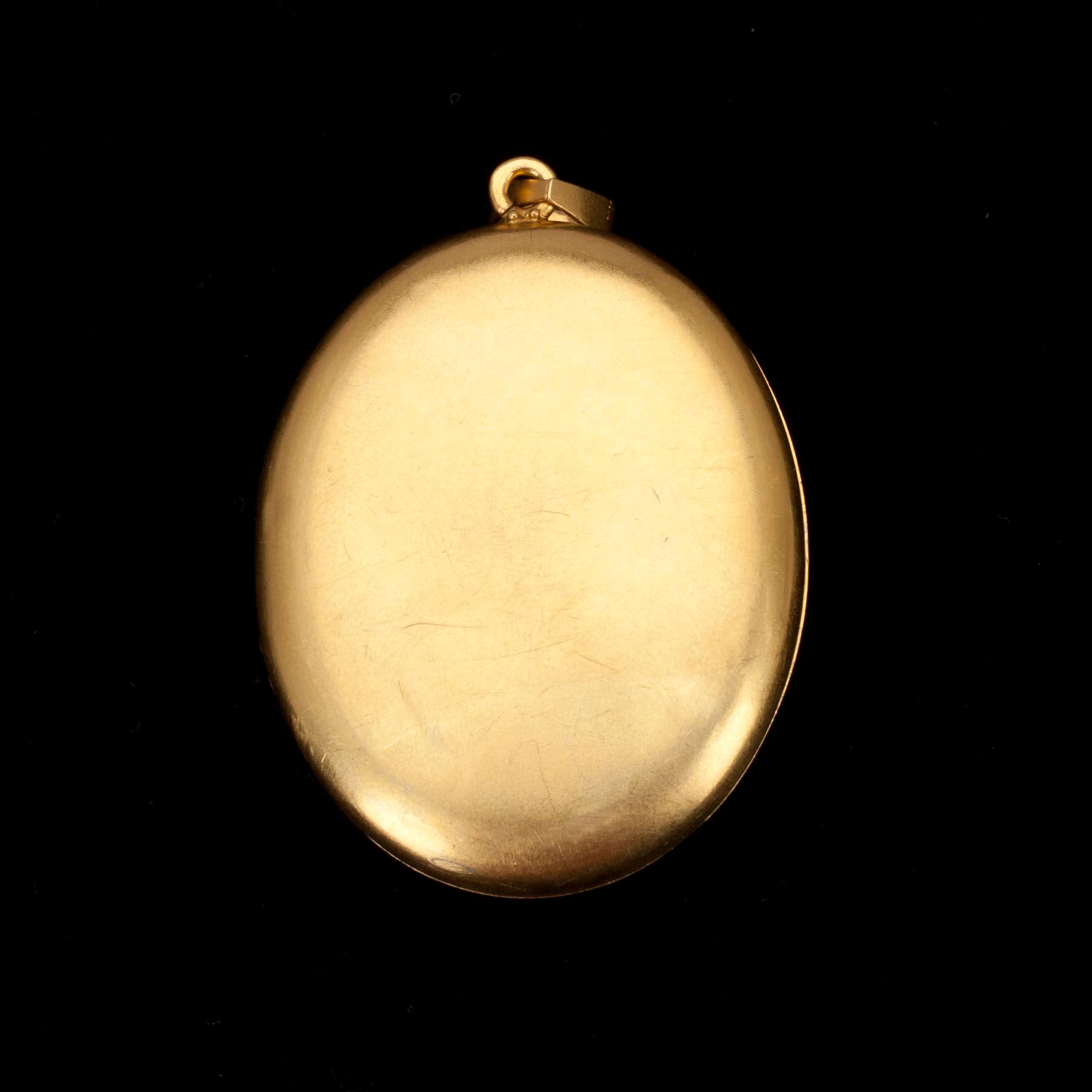 MEDALJONG, guld samt pärlor, stämplad 18K Sverige. 1800-talets senare hälft.