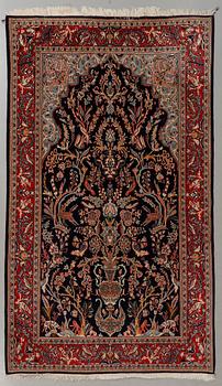 MATTA, troligen Keshan, old/semiantik, ca 212 x 137 cm.