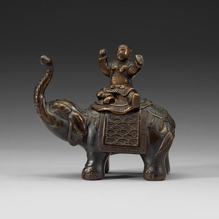 BEHÅLLARE med LOCK, brons. Qingdynastin, 1800-tal.