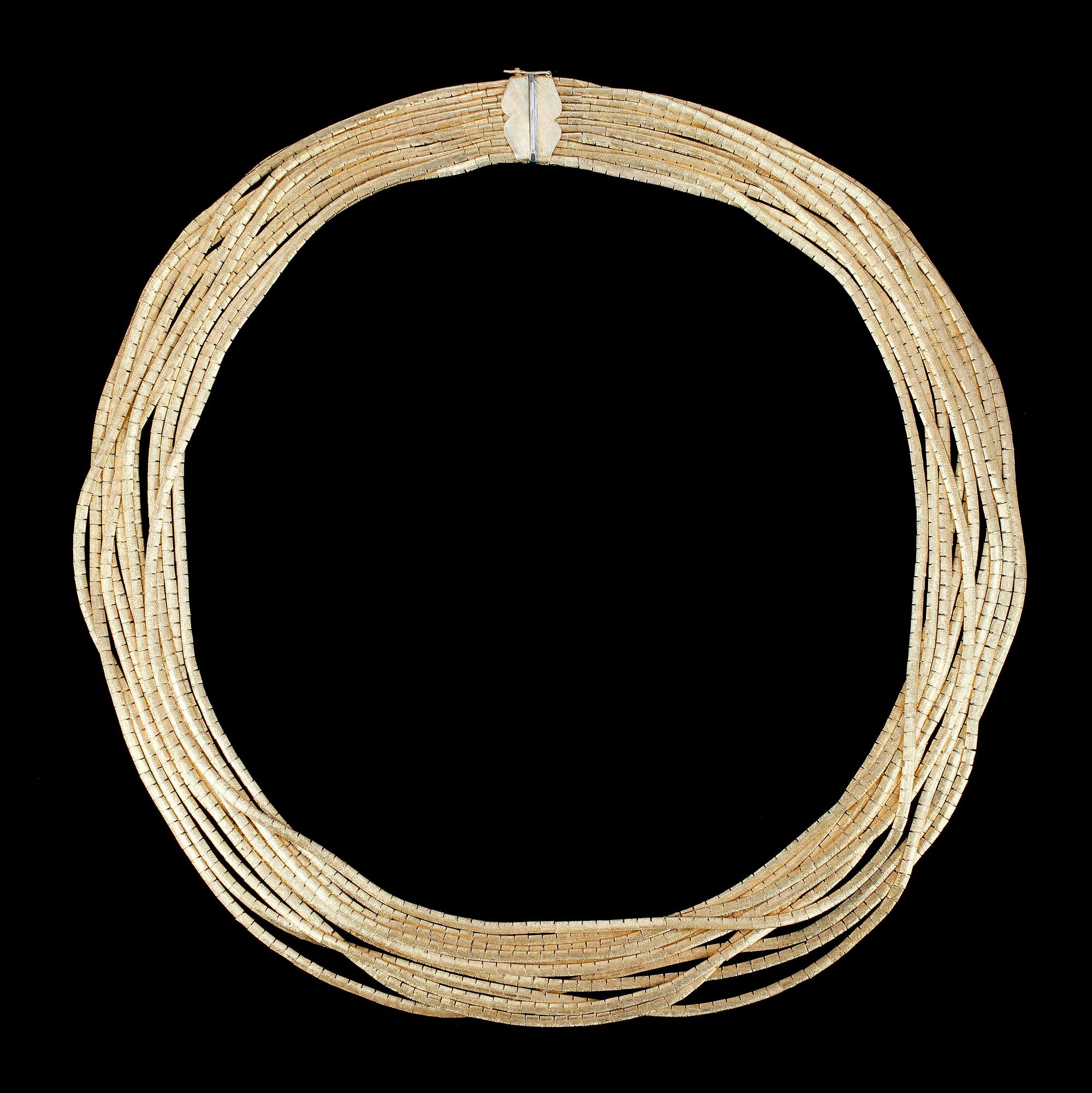 A gold necklace, 220 g.