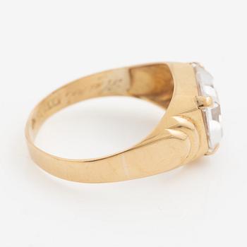 Ring 18K gold with white synthetic spinel.