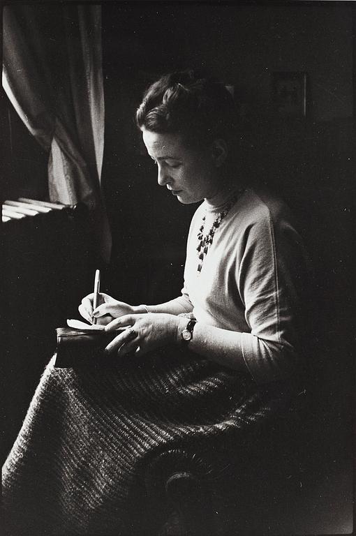 Gisèle Freund, "Simone de Beauvoir, Prix de Goncourt Paris 1954".